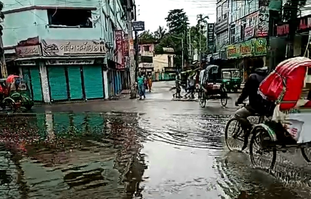 সিলেটে কোরবানির ঈদের খুশি বিলীন হয়ে গিয়েছে বৃষ্টিতে তলিয়ে গেছে নগরীর বেশিরভাগ এলাকা