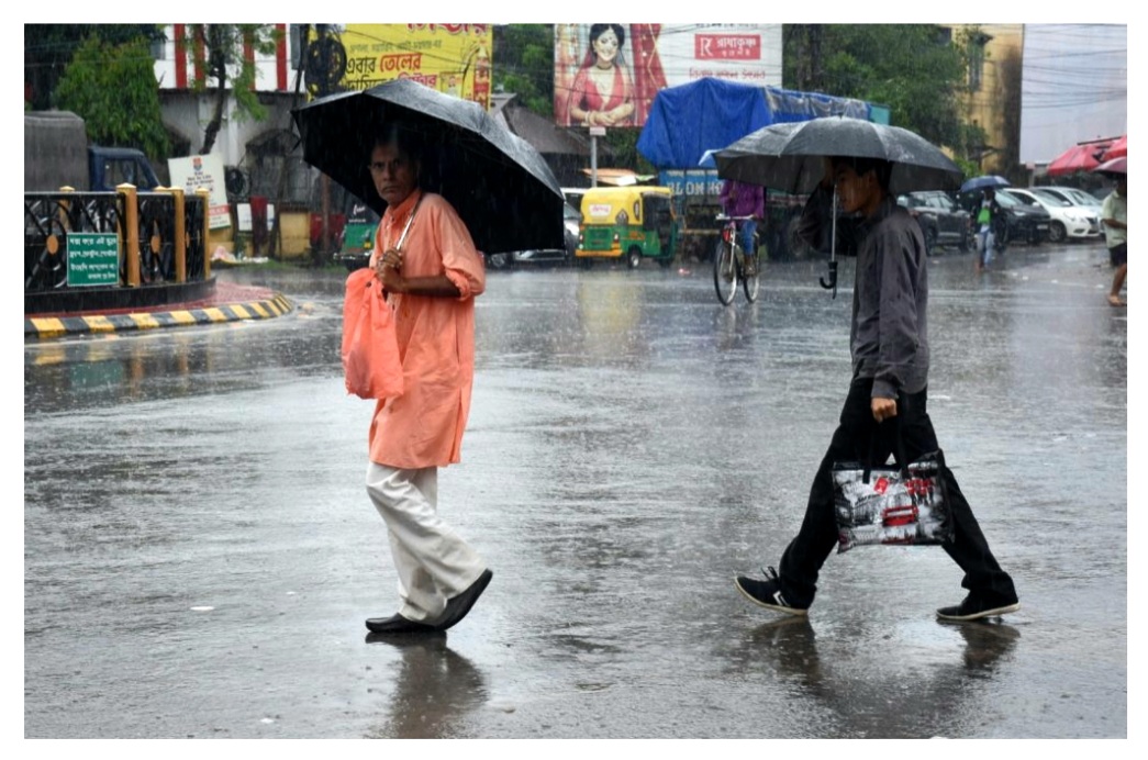 ভারী বর্ষণ, মনু নদীর জলস্তর বাড়ছে, ত্রিপুরায় তিন জেলায় লাল সর্তকতা বহাল