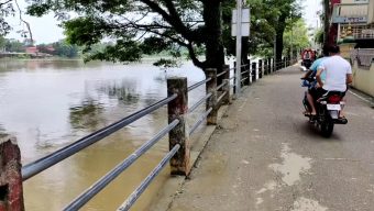 সিলেটে টানা বৃষ্টি ও পাহাড়ি ঢলে প্লাবিত নগরীর কিছু কিছু এলাকার পানি কমতে শুরু করেছে